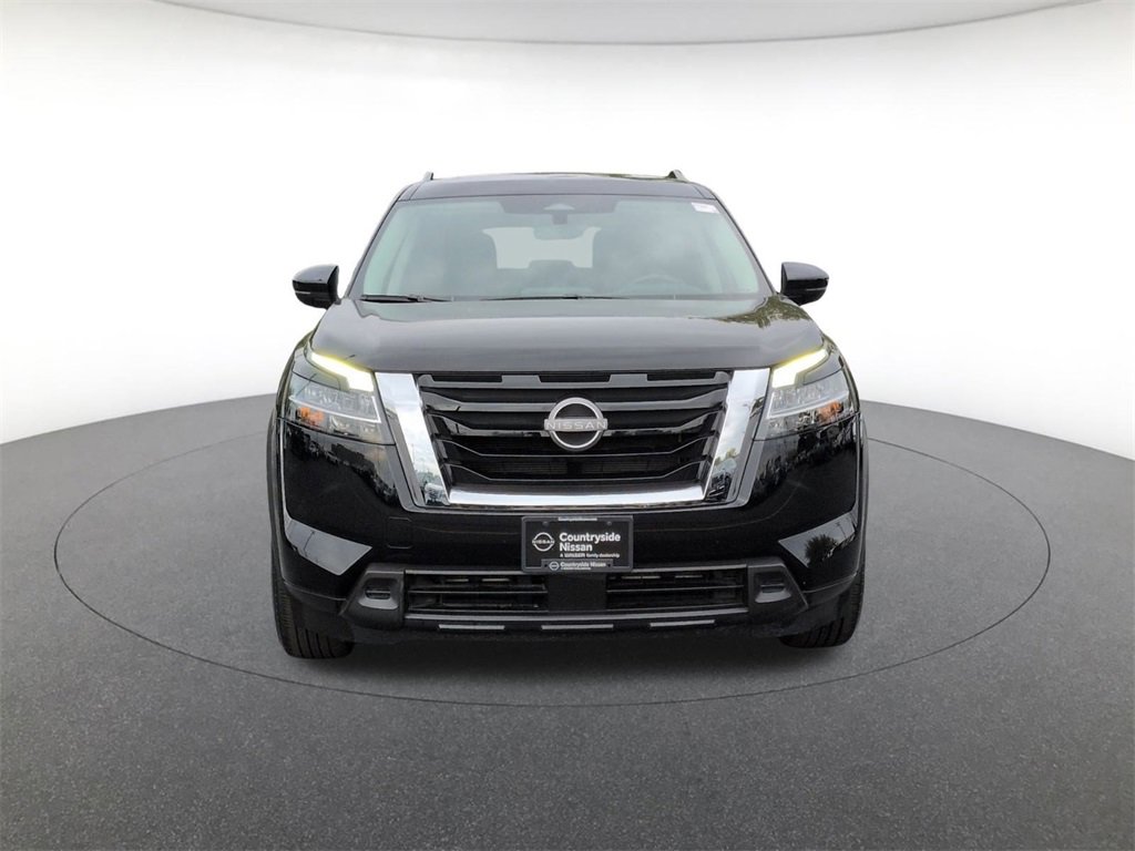 Used 2022 Nissan Pathfinder SV image 2