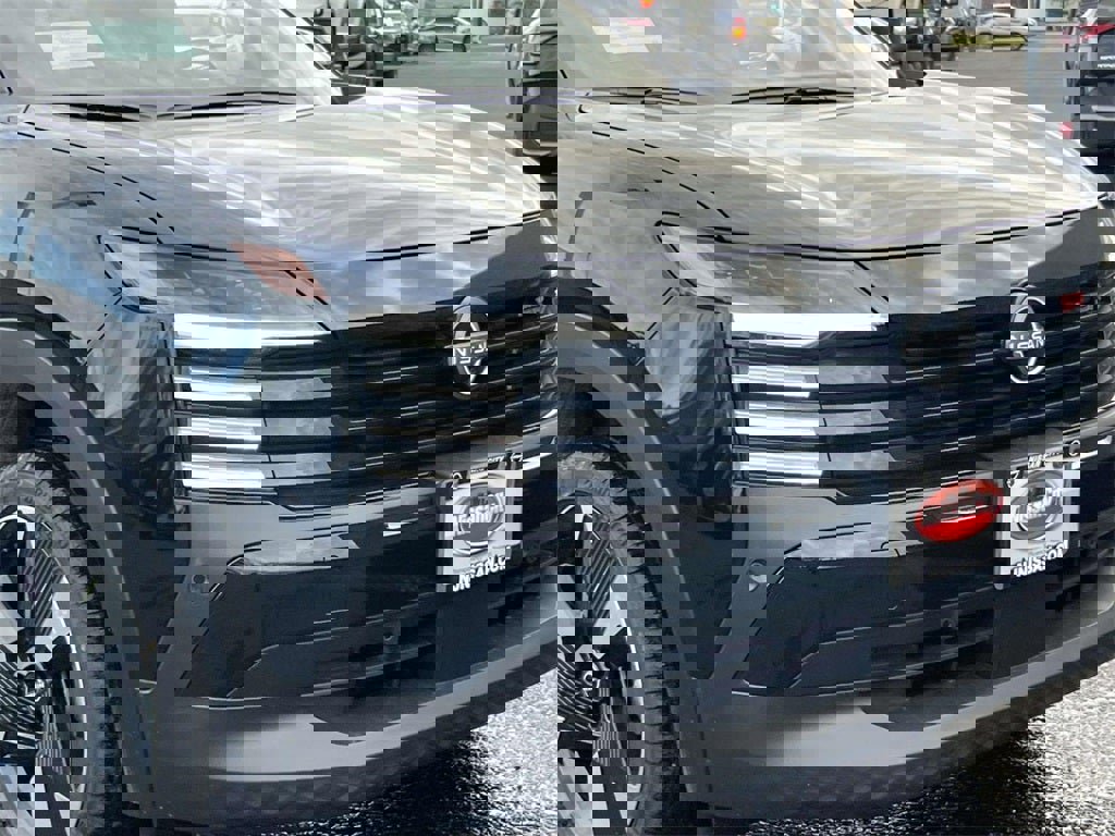 New 2026 Nissan Kicks SR w/ Cold Weather Package image 8