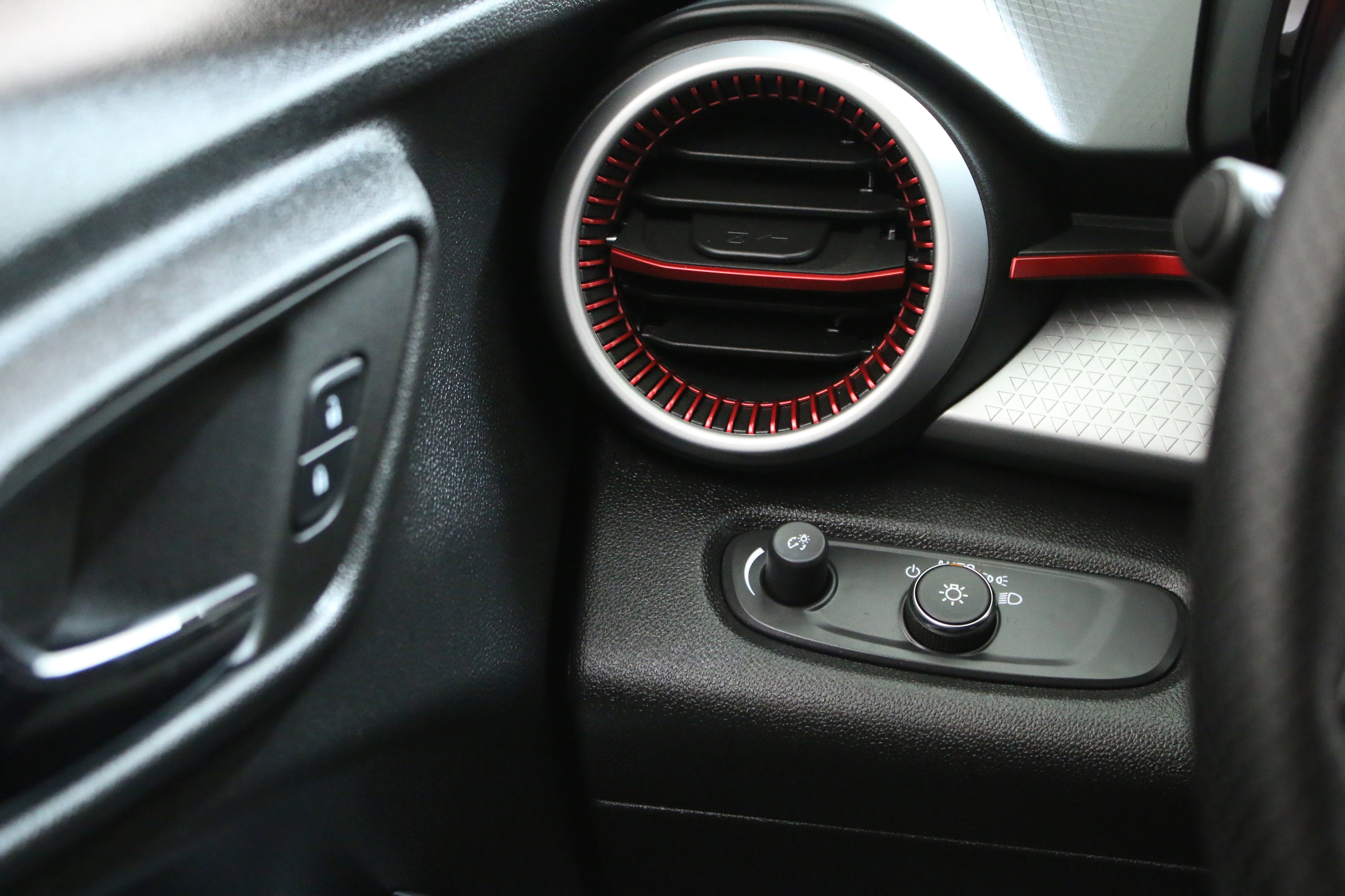 Used 2024 Chevrolet Trax RS w/ Driver Confidence Package image 18