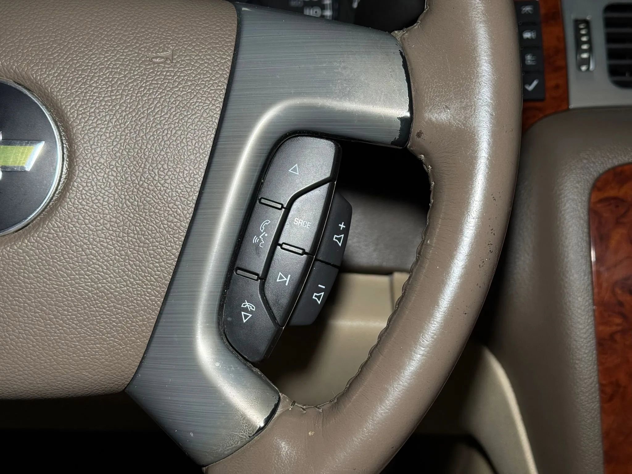 Used 2012 Chevrolet Suburban LTZ image 21