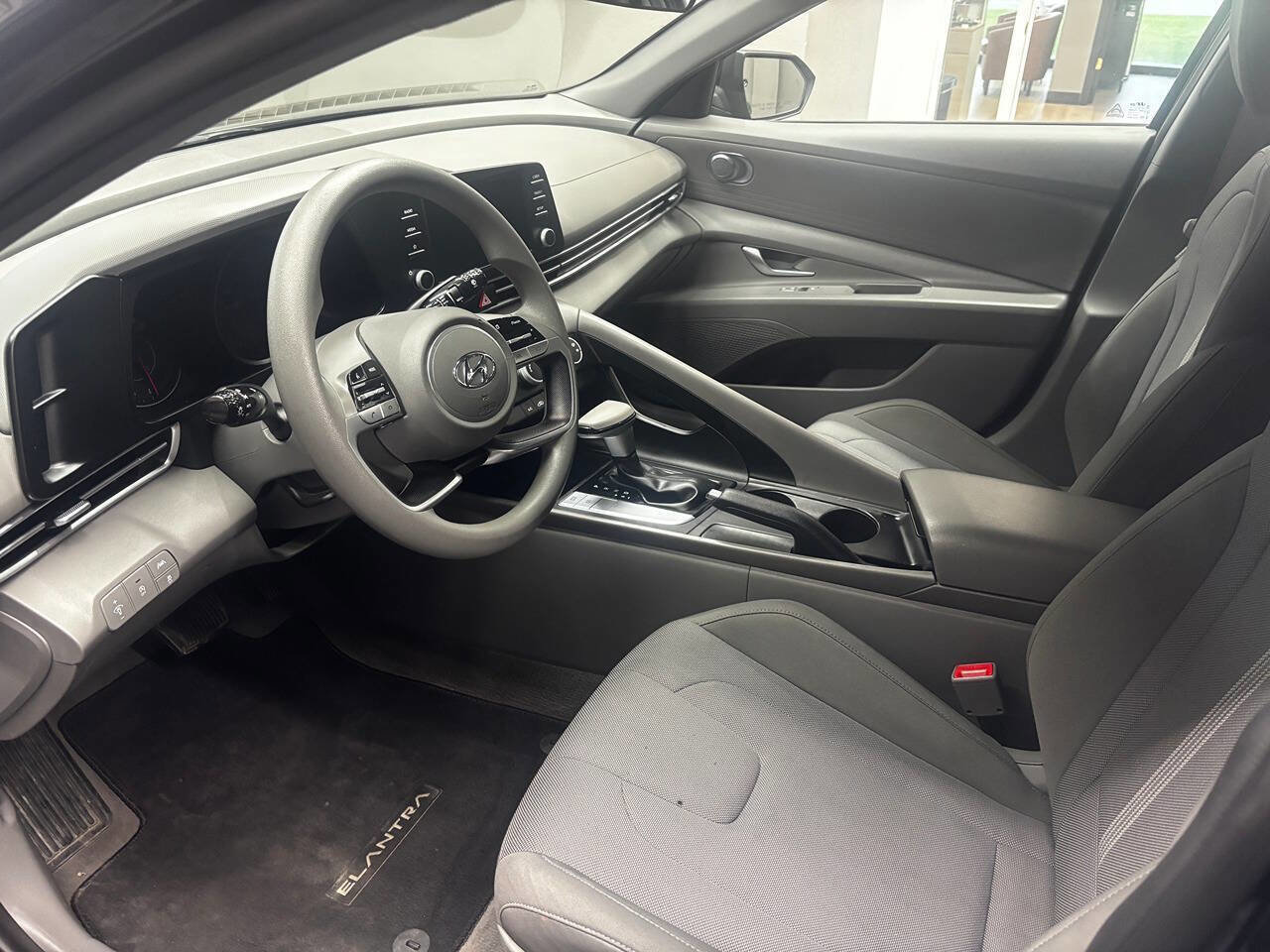 Used 2023 Hyundai Elantra SE FWD image 16