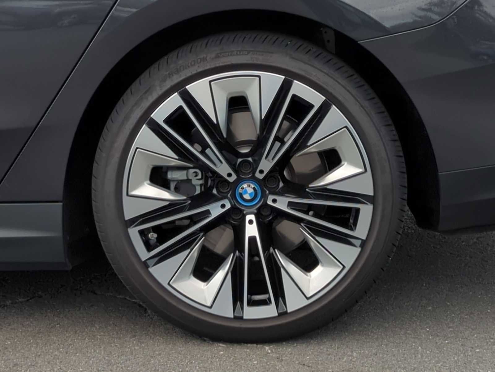 Used 2024 BMW i5 eDrive40i w/ Premium Package image 13