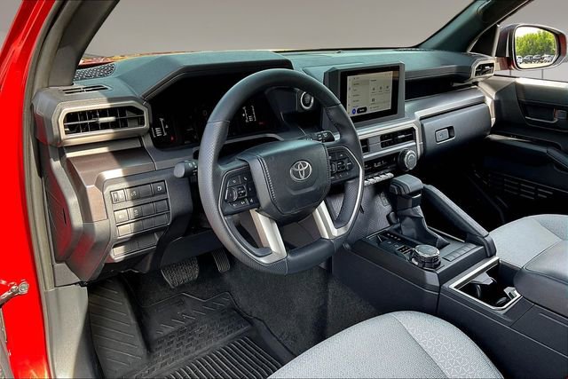 Used 2025 Toyota 4Runner SR5 AWD/4WD image 17