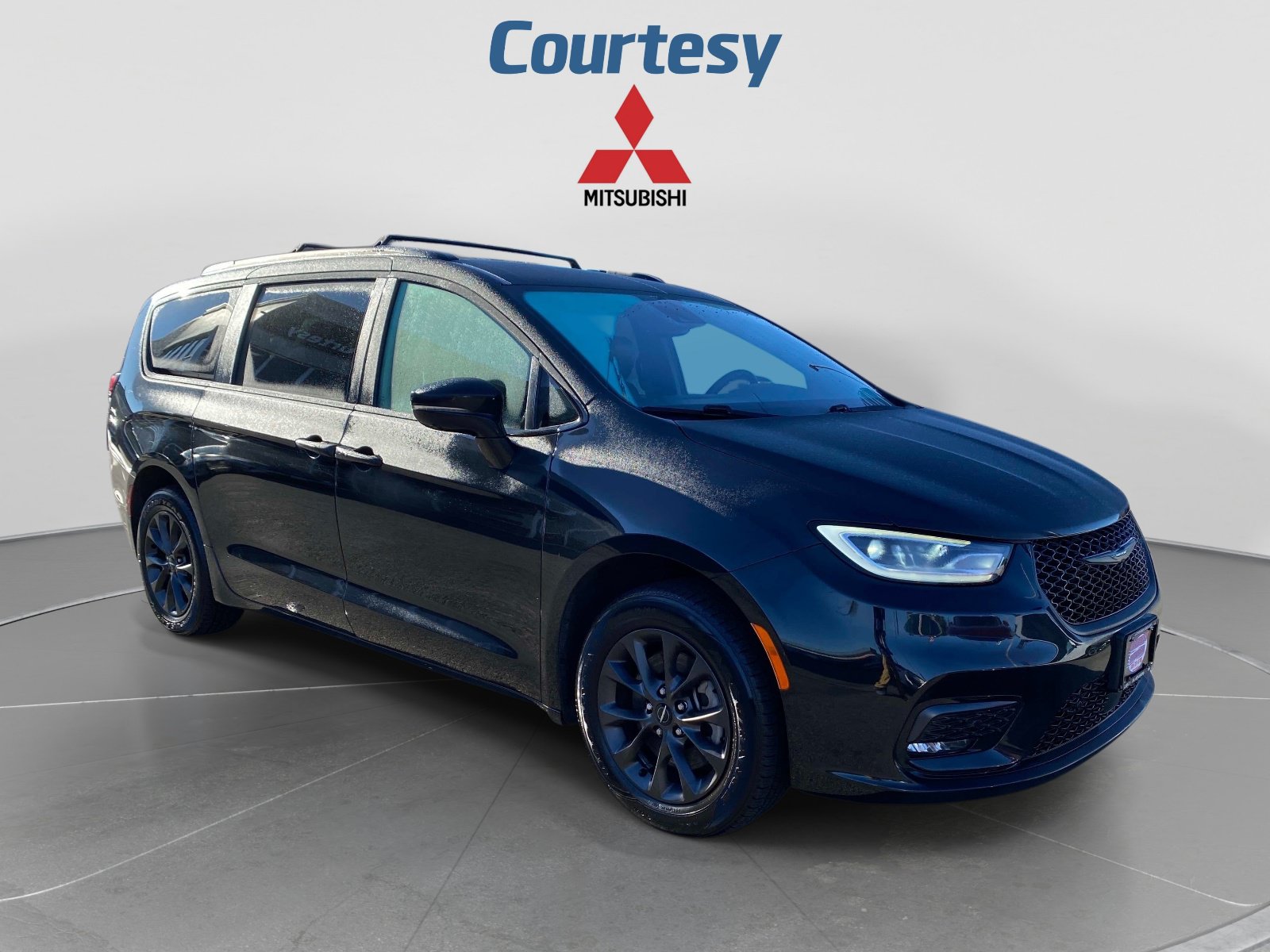 Used 2021 Chrysler Pacifica Touring-L w/ Premium & Safety Sphere Group AWD/4WD image 8