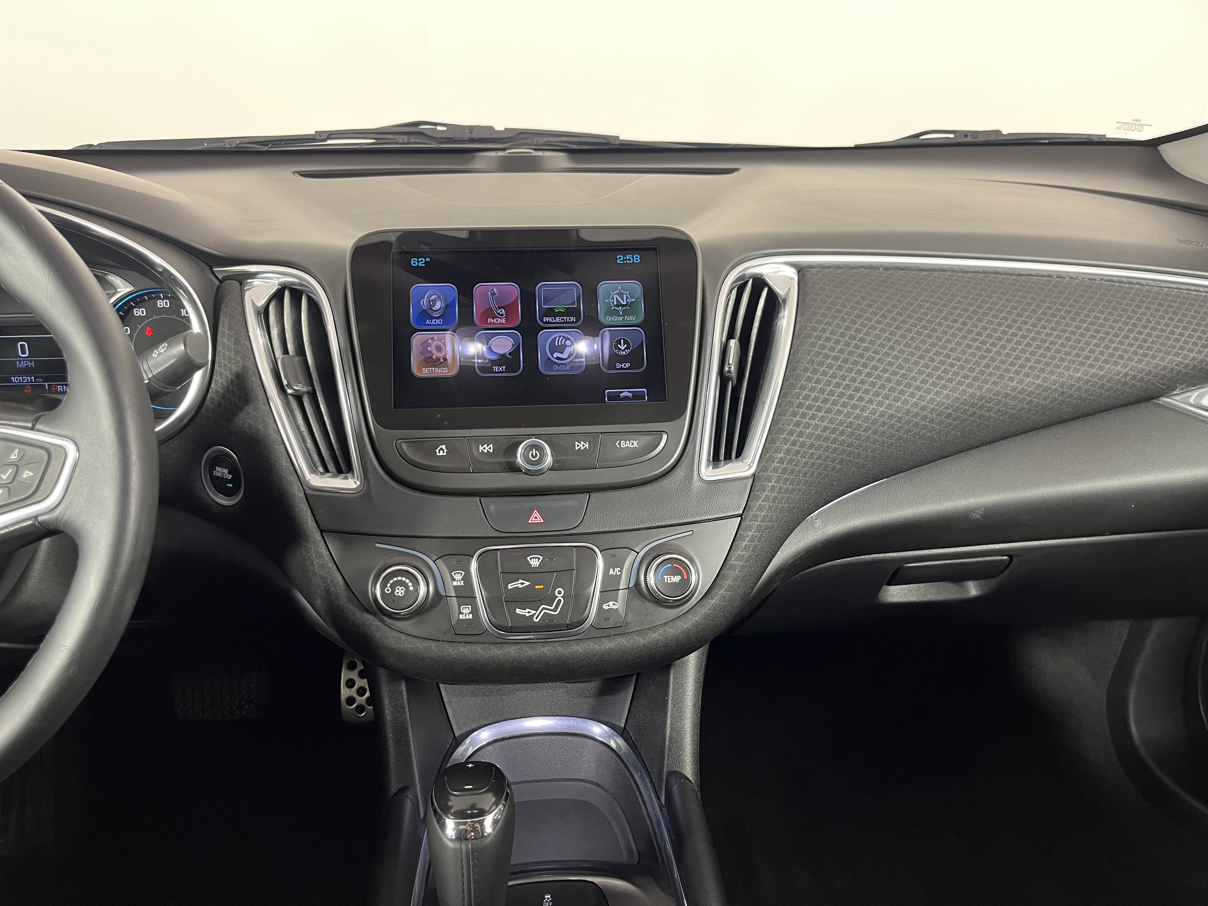 Used 2017 Chevrolet Malibu LT FWD image 14