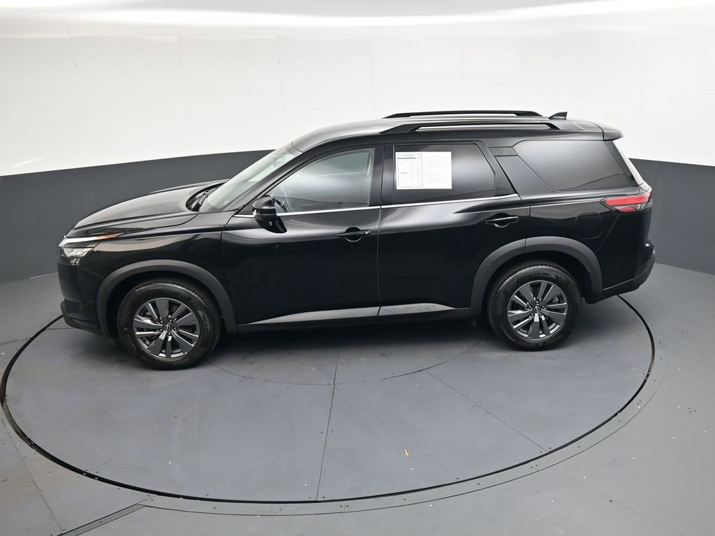 Used 2025 Nissan Pathfinder SV image 32
