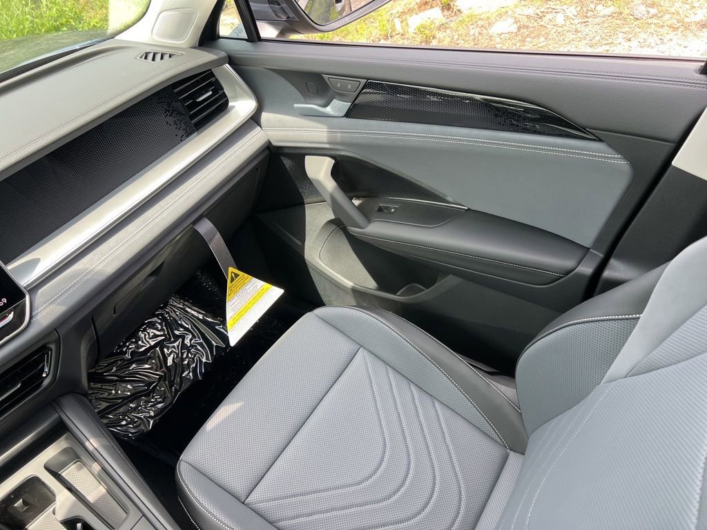 New 2026 Volkswagen Tiguan SE FWD image 27
