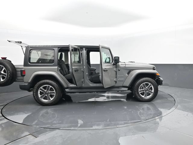 Used 2019 Jeep Wrangler Unlimited Sahara w/ Dual Top Group AWD/4WD image 29
