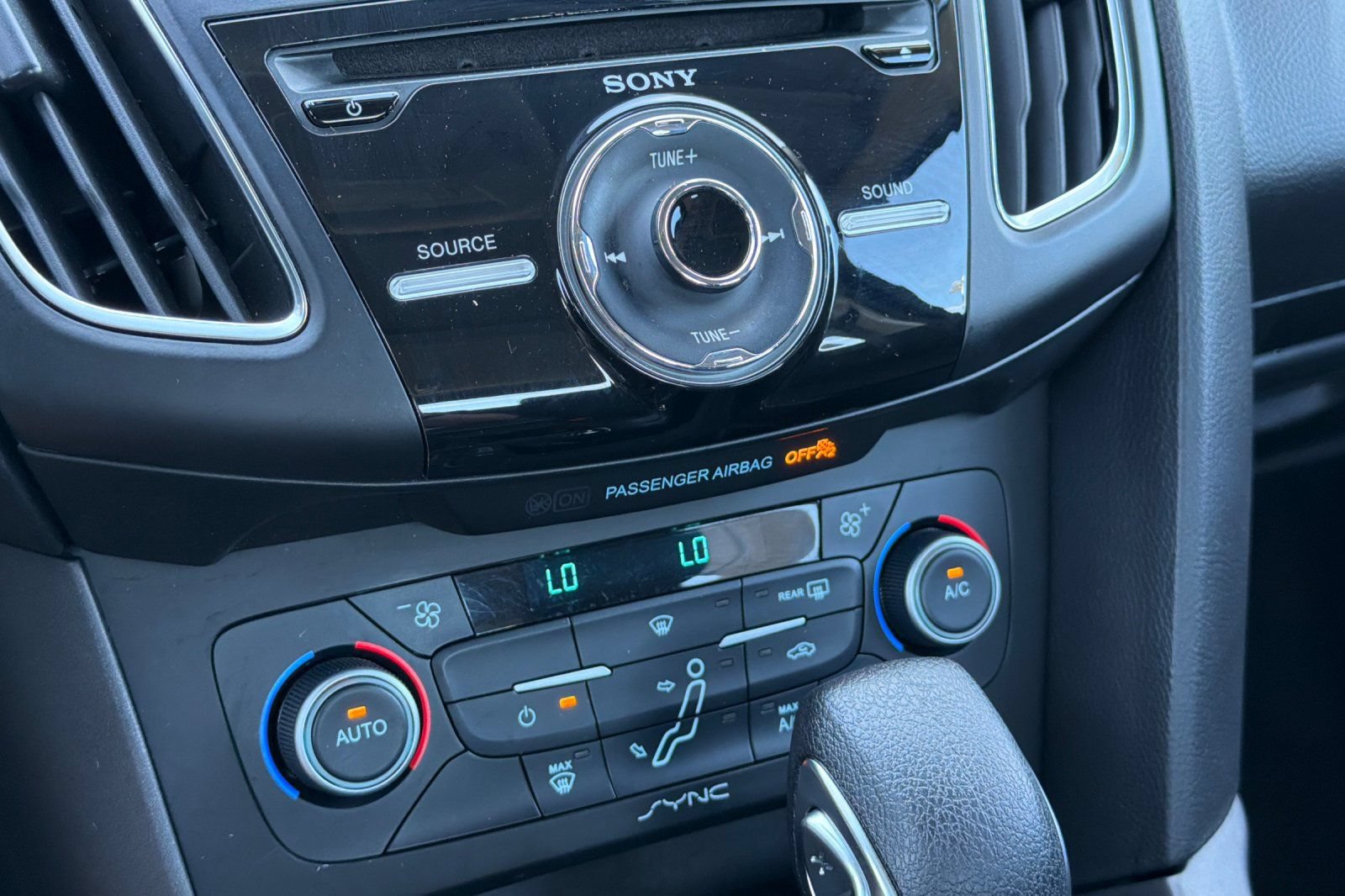 Used 2018 Ford Focus SEL FWD image 19