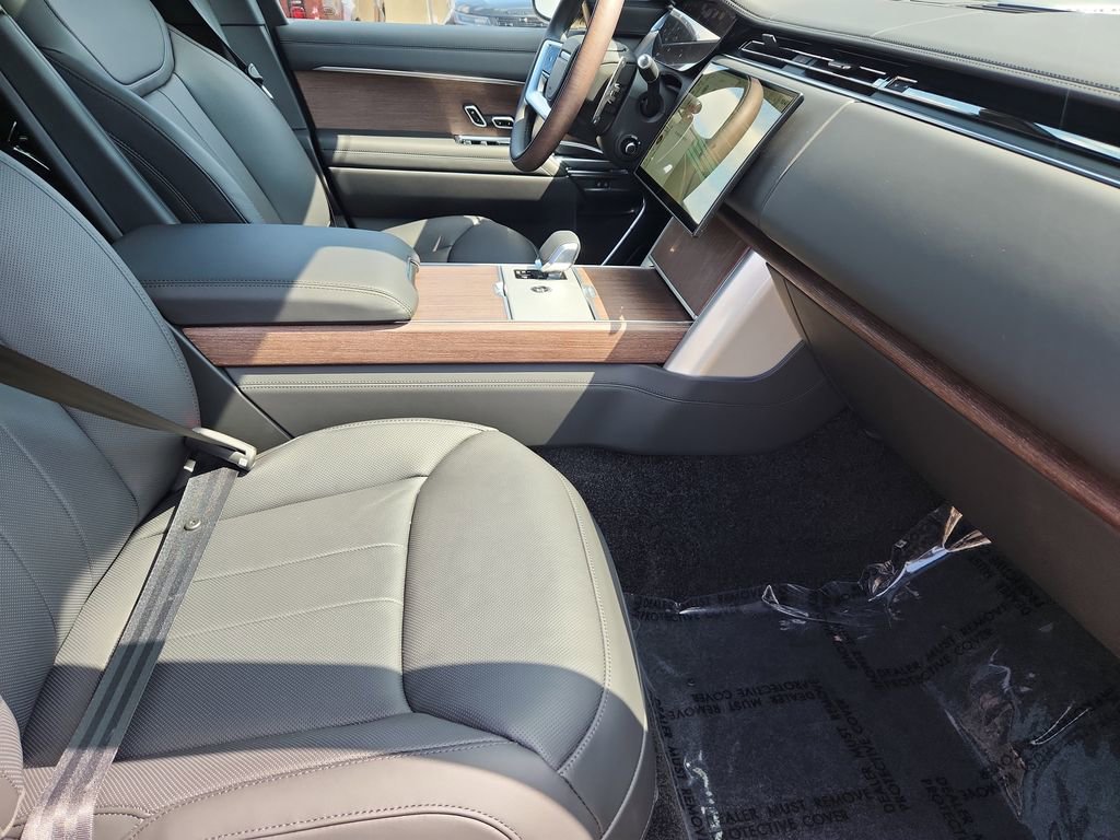 New 2025 Land Rover Range Rover SE image 3