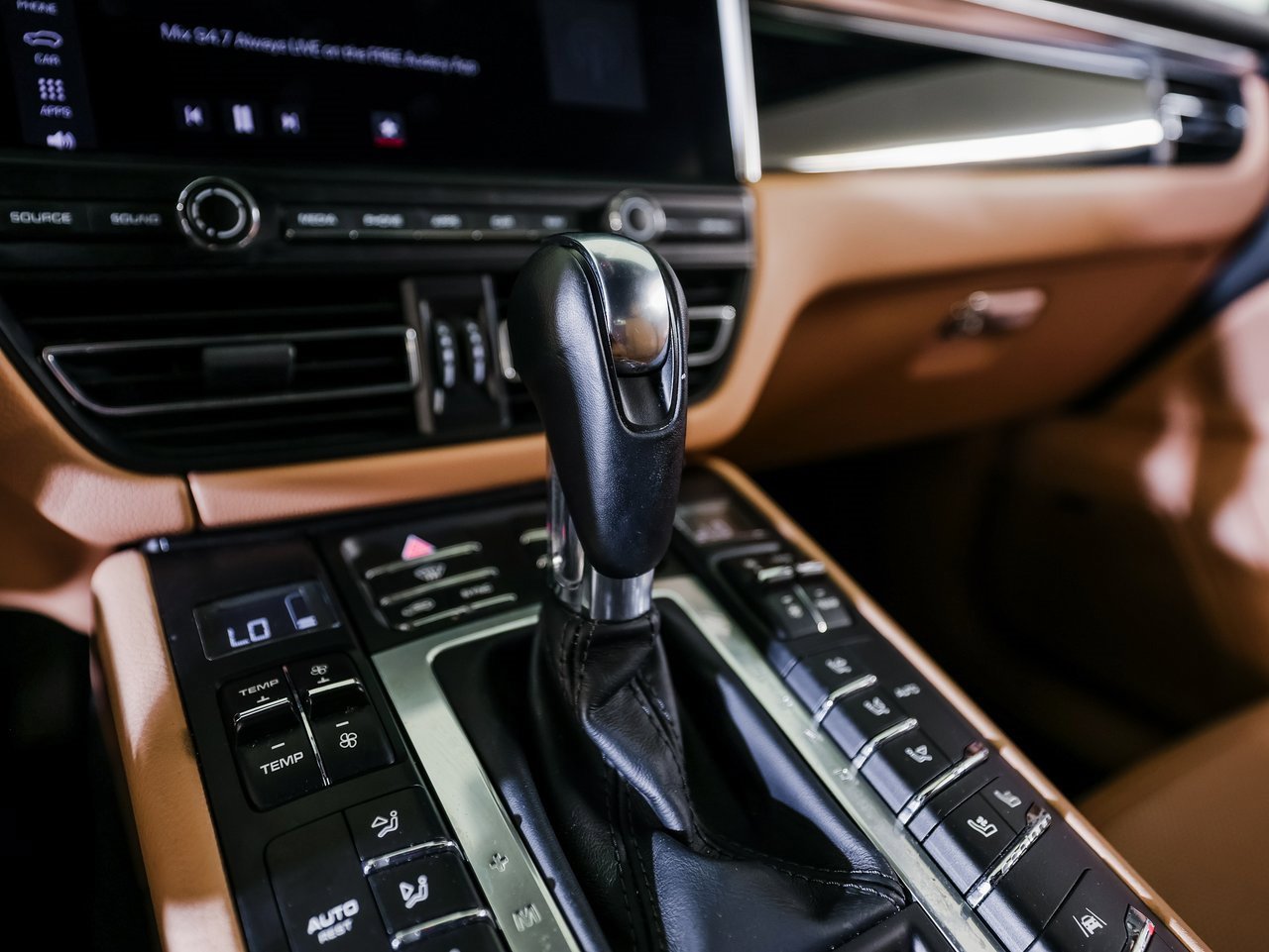 Certified 2020 Porsche Macan image 20