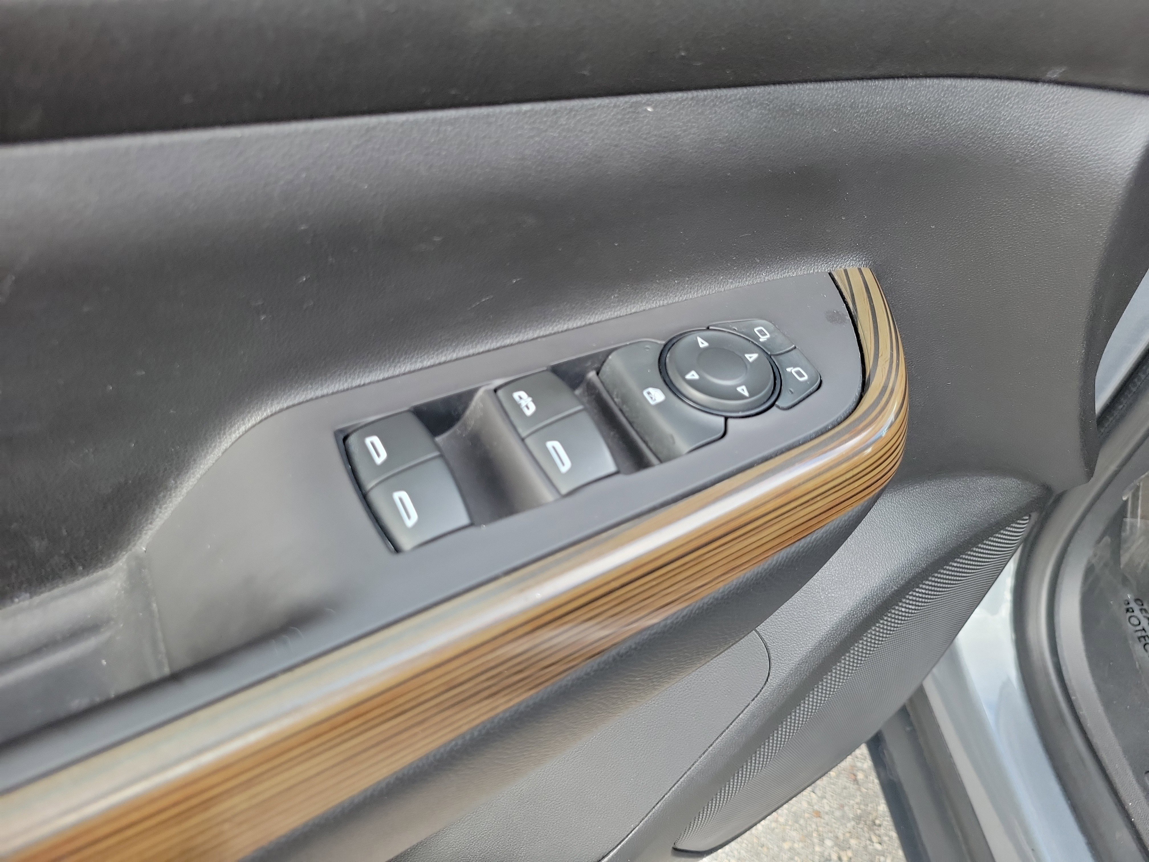 Used 2020 GMC Acadia SLE image 23