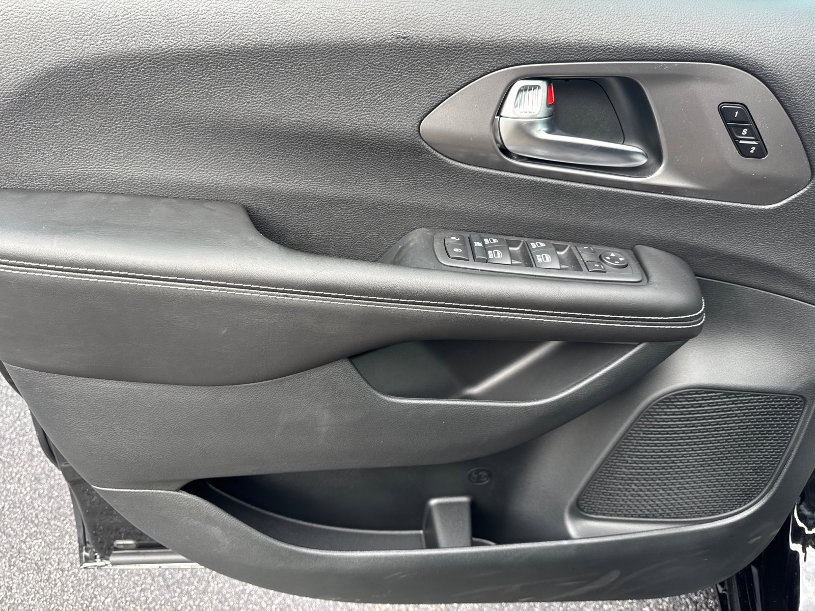 New 2026 Chrysler Pacifica Select FWD image 10