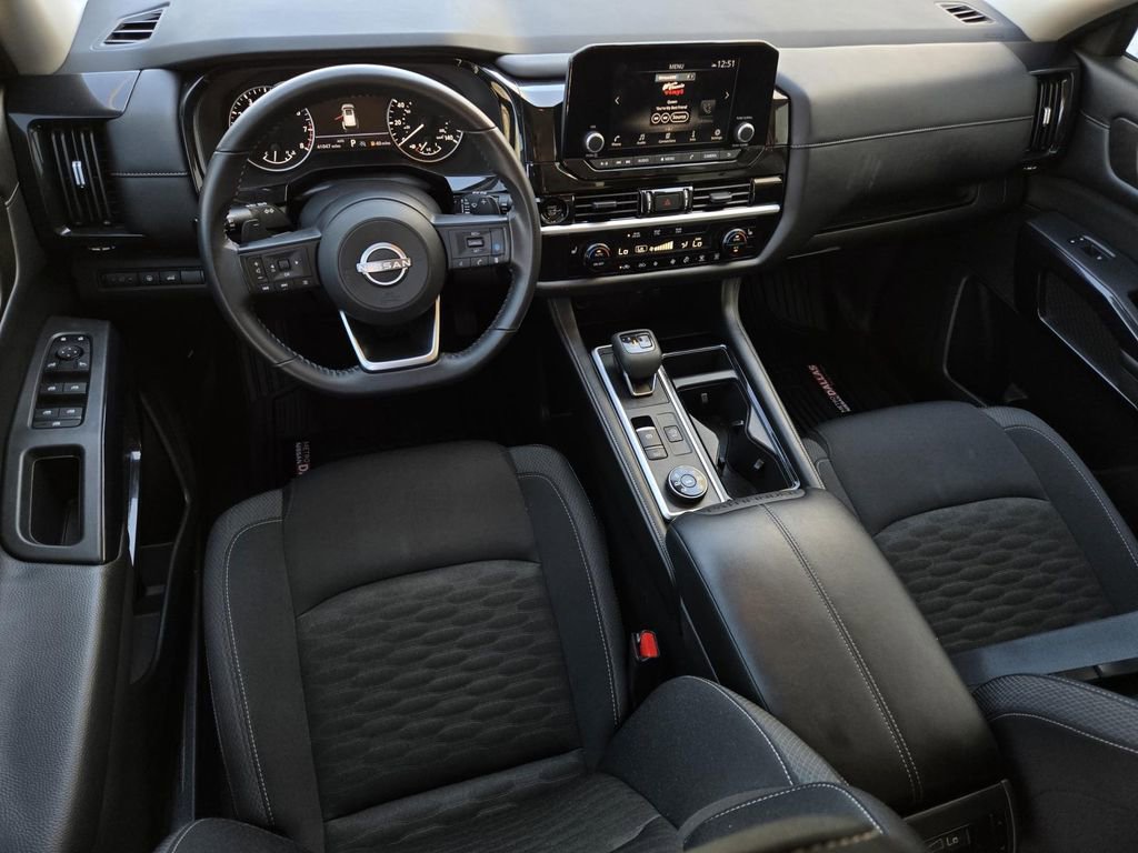 Certified 2025 Nissan Pathfinder SV image 16