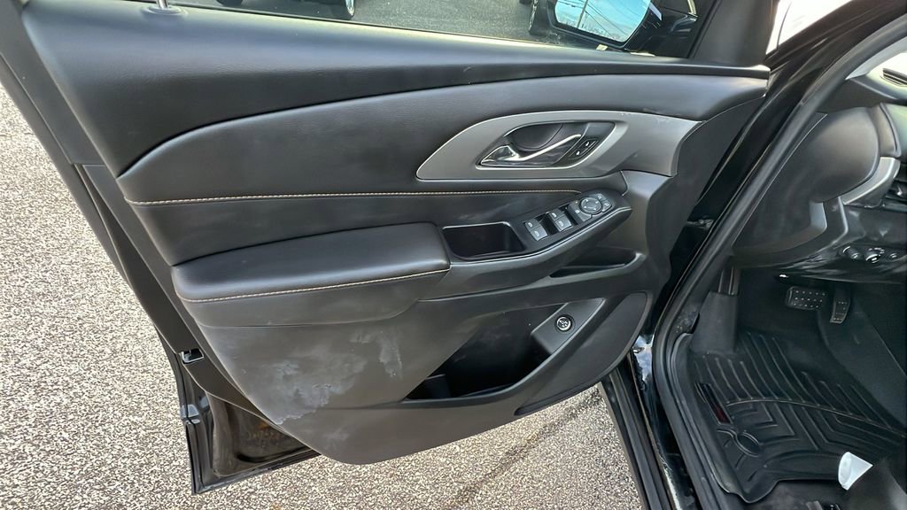 Used 2019 Chevrolet Traverse LT image 11