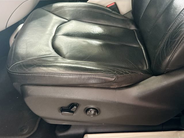 Used 2020 Chrysler Pacifica Touring-L FWD image 19