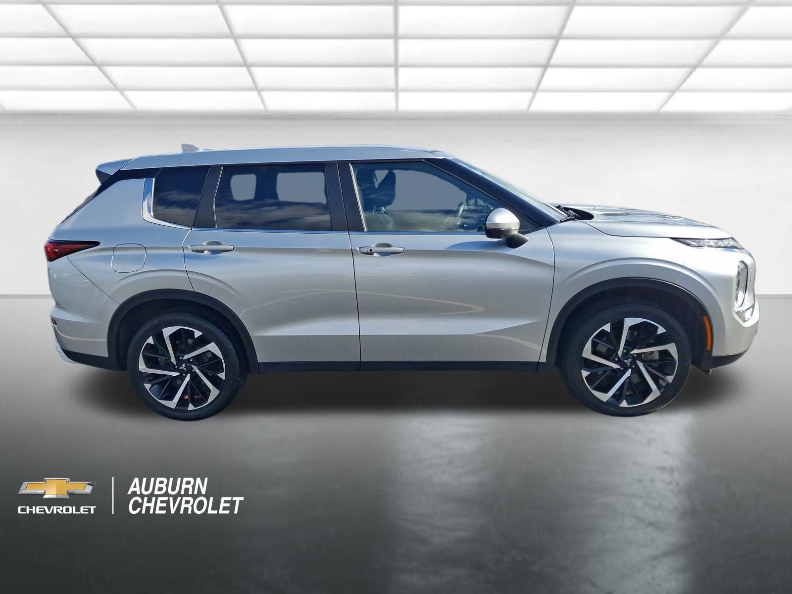 Used 2024 Mitsubishi Outlander SE AWD/4WD image 2