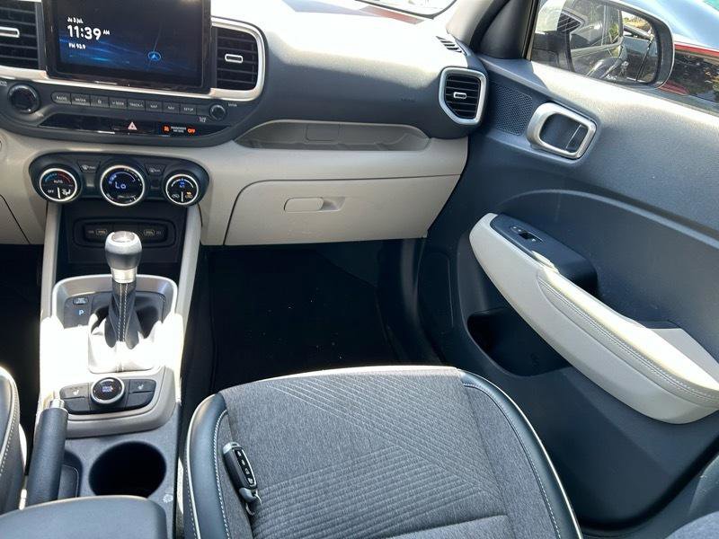 Used 2022 Hyundai Venue Limited FWD image 13