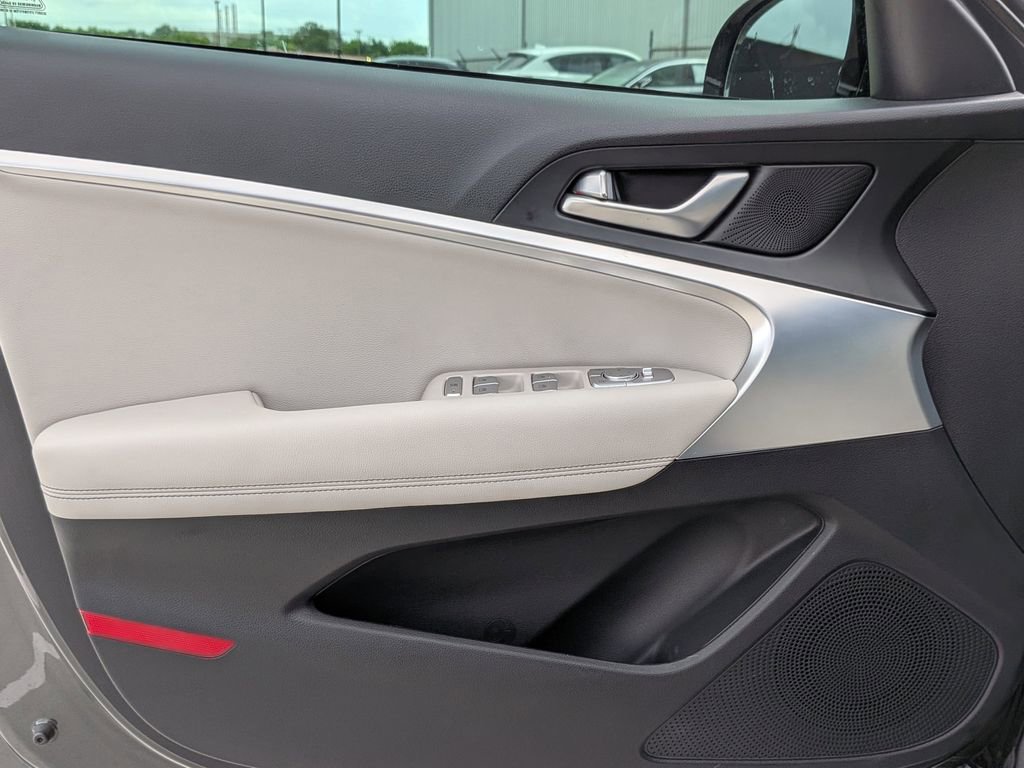 Used 2023 Genesis G70 2.0T image 10