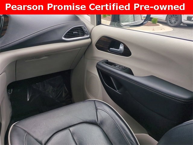 Used 2024 Chrysler Pacifica Limited image 17