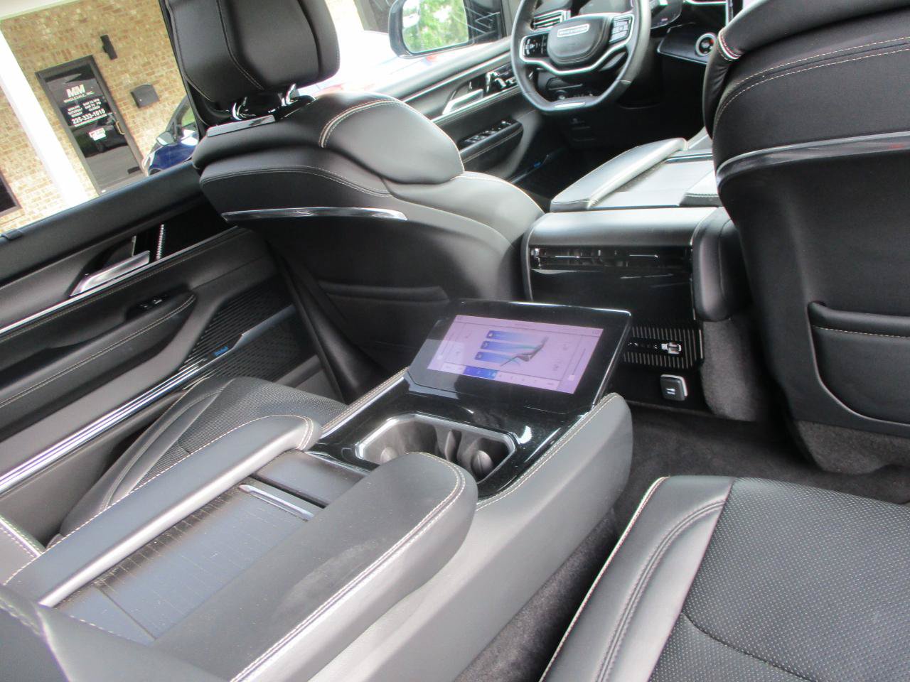 Used 2024 Jeep Grand Wagoneer Series II Obsidian w/ Quick Order Packagew 28T AWD/4WD image 18