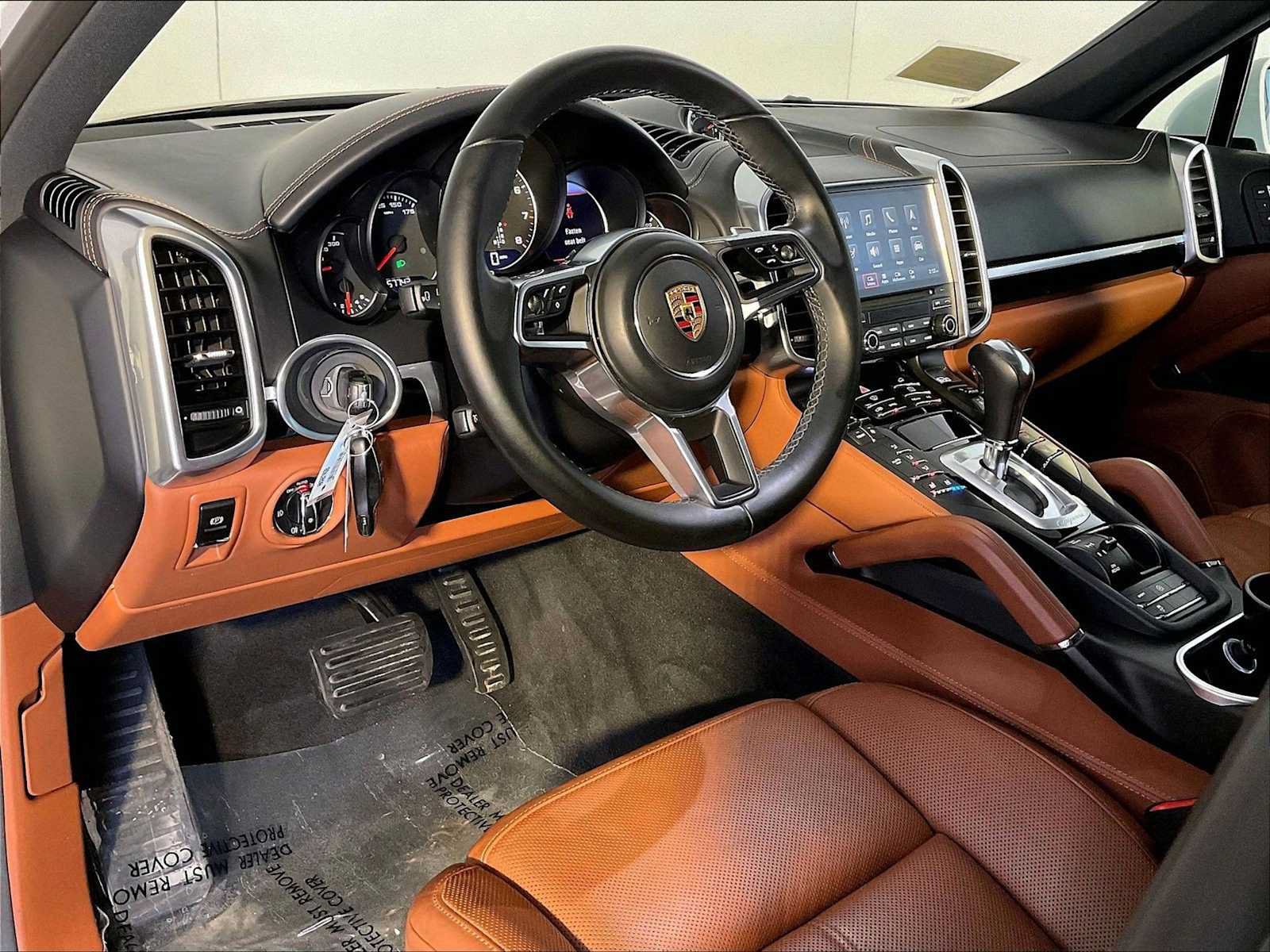 Used 2017 Porsche Cayenne Platinum Edition AWD/4WD image 4