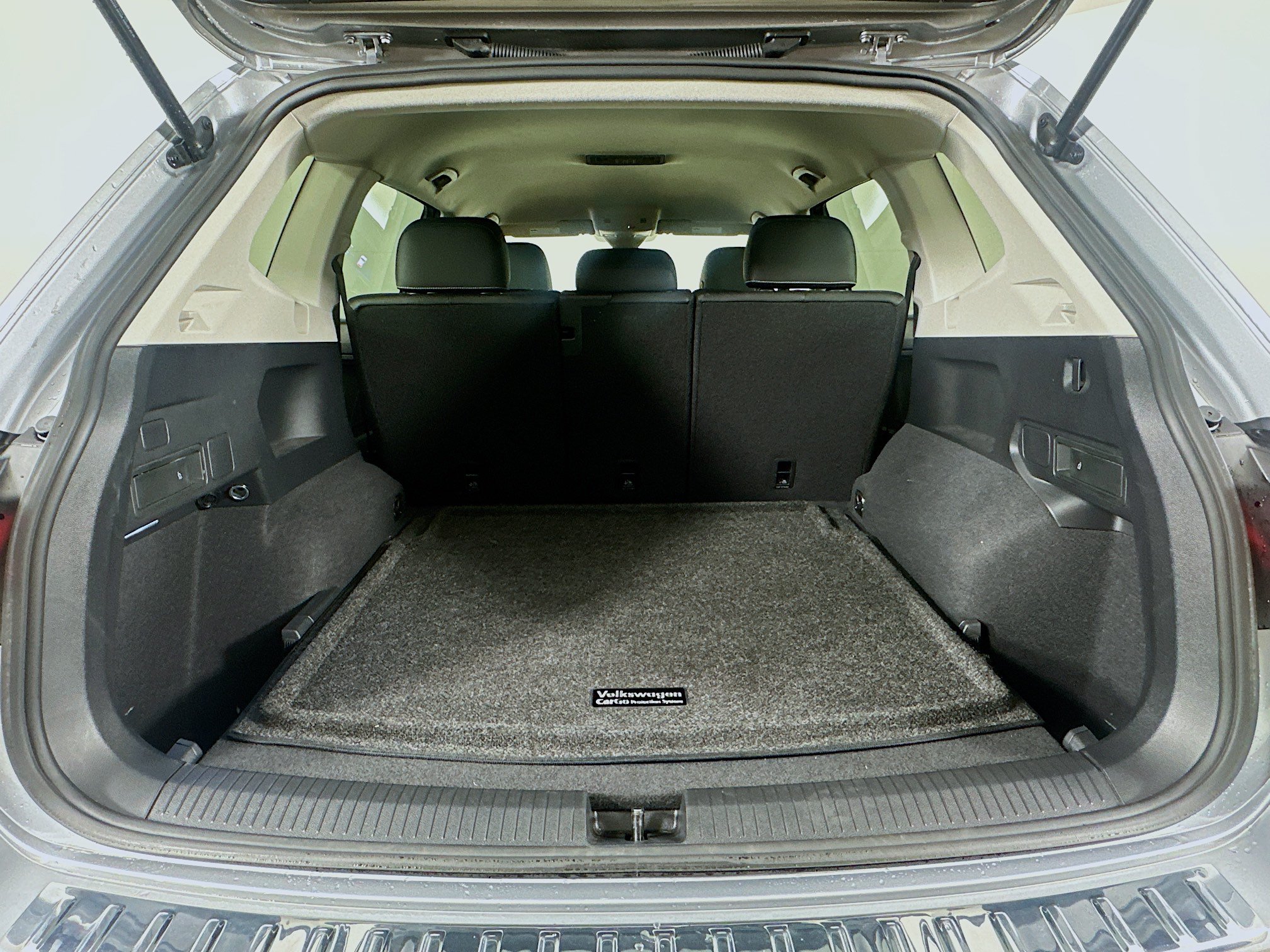 Used 2023 Volkswagen Tiguan SE AWD/4WD image 27