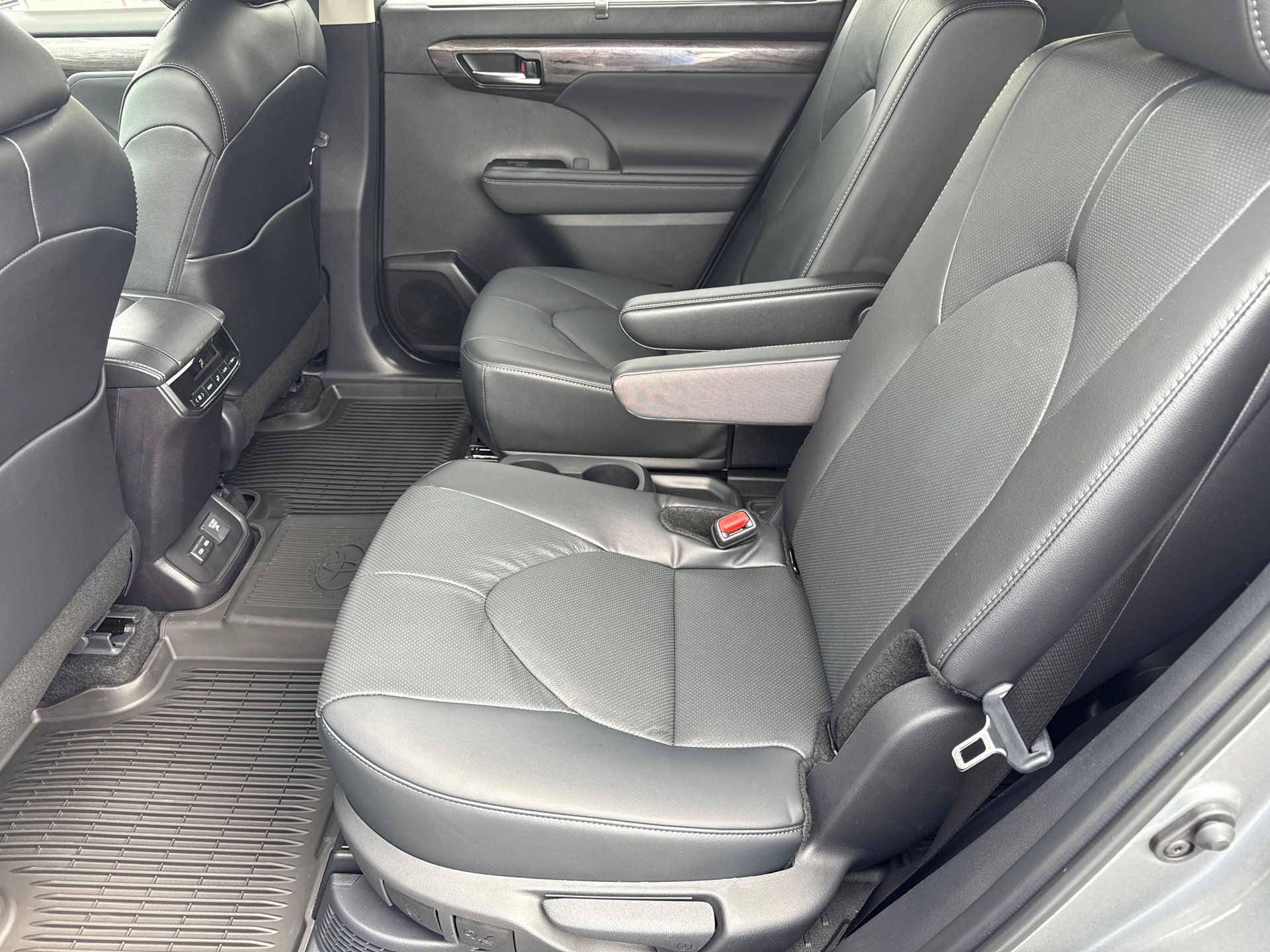 Certified 2026 Toyota Highlander Limited AWD/4WD image 22
