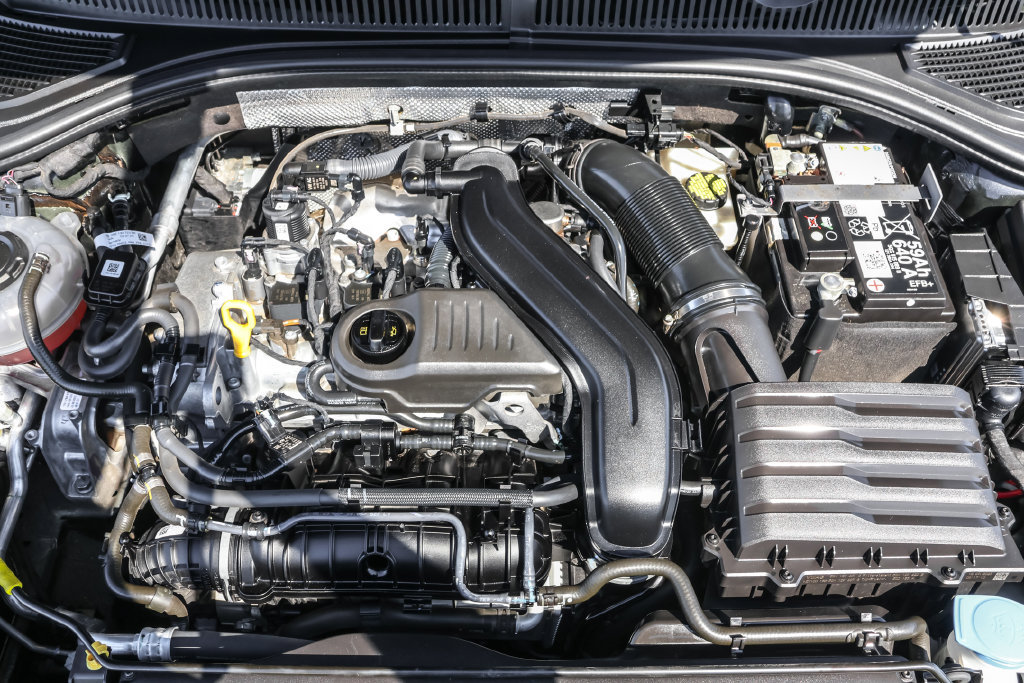 Certified 2024 Volkswagen Jetta SE FWD image 40