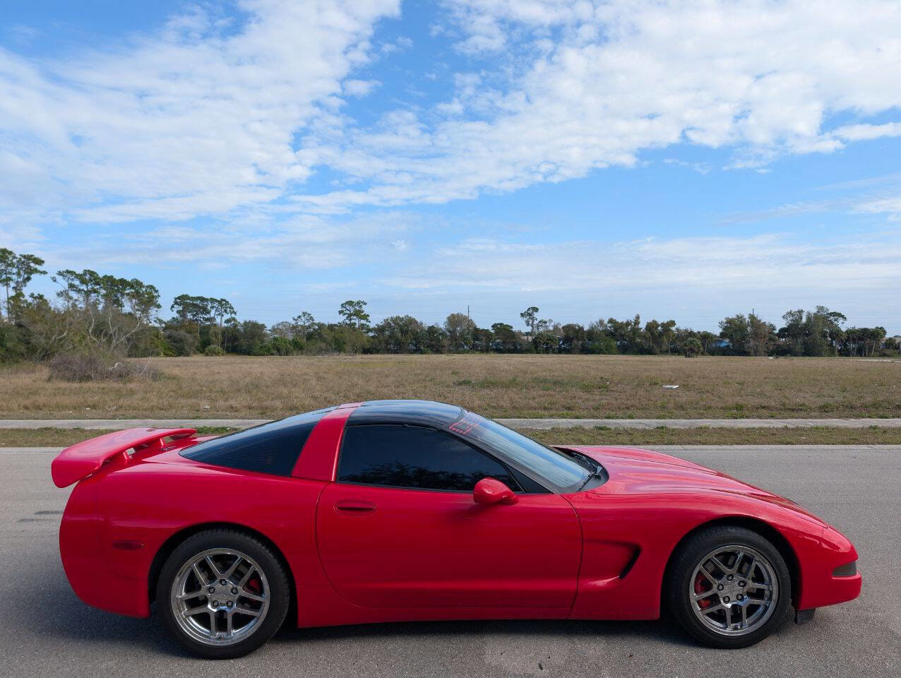 Used 2000 Chevrolet Corvette Coupe w/ Roof Pkg image 5