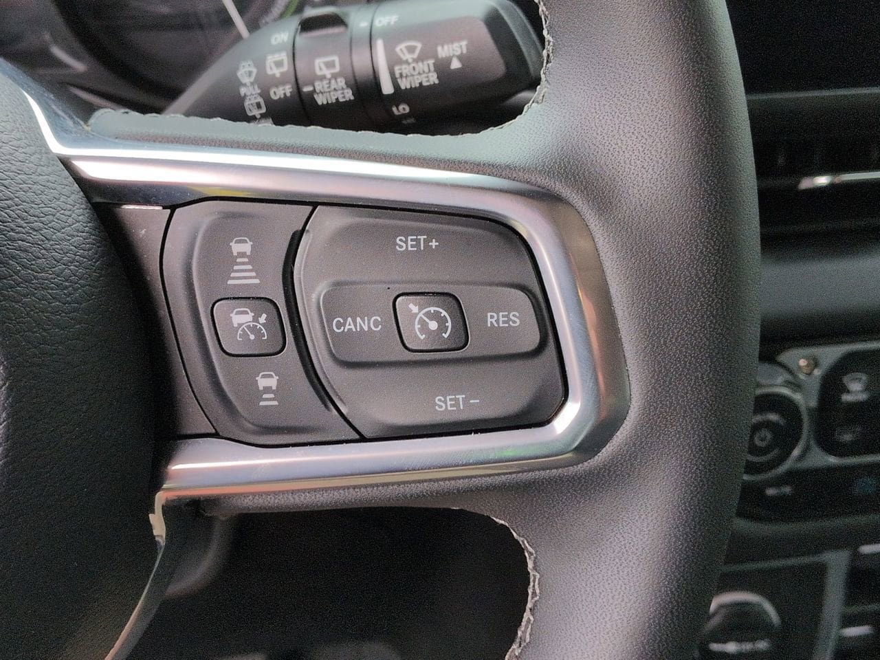Used 2025 Jeep Wrangler Unlimited Sahara AWD/4WD image 14