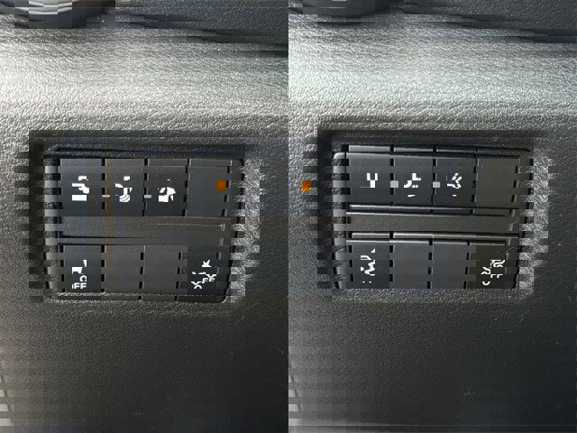 Used 2025 Nissan Versa S w/ Trunk Package image 21