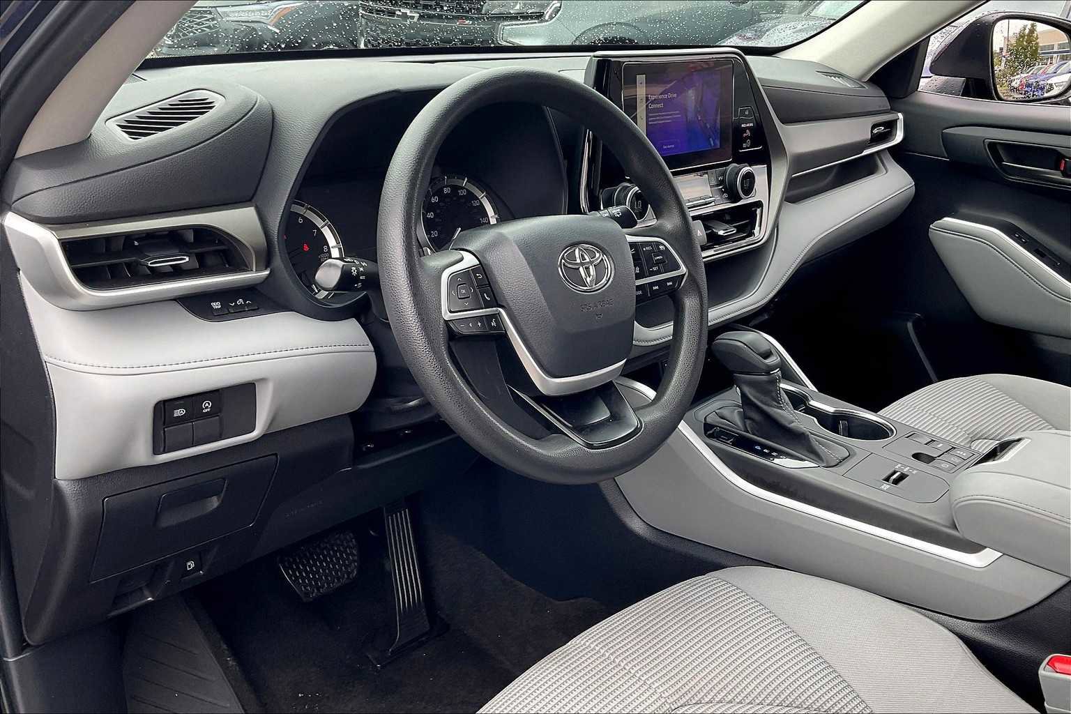 Used 2023 Toyota Highlander L image 15