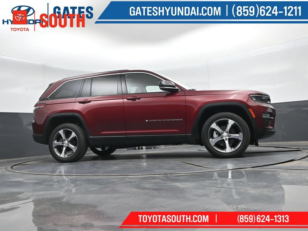 Used 2023 Jeep Grand Cherokee Limited AWD/4WD image 36