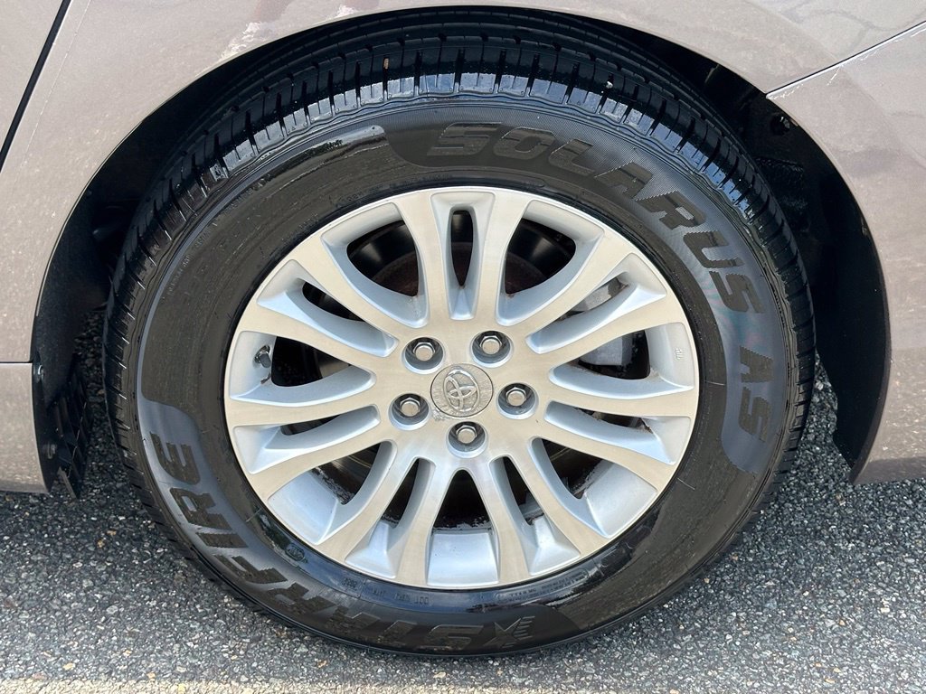 Used 2014 Toyota Sienna XLE FWD image 40