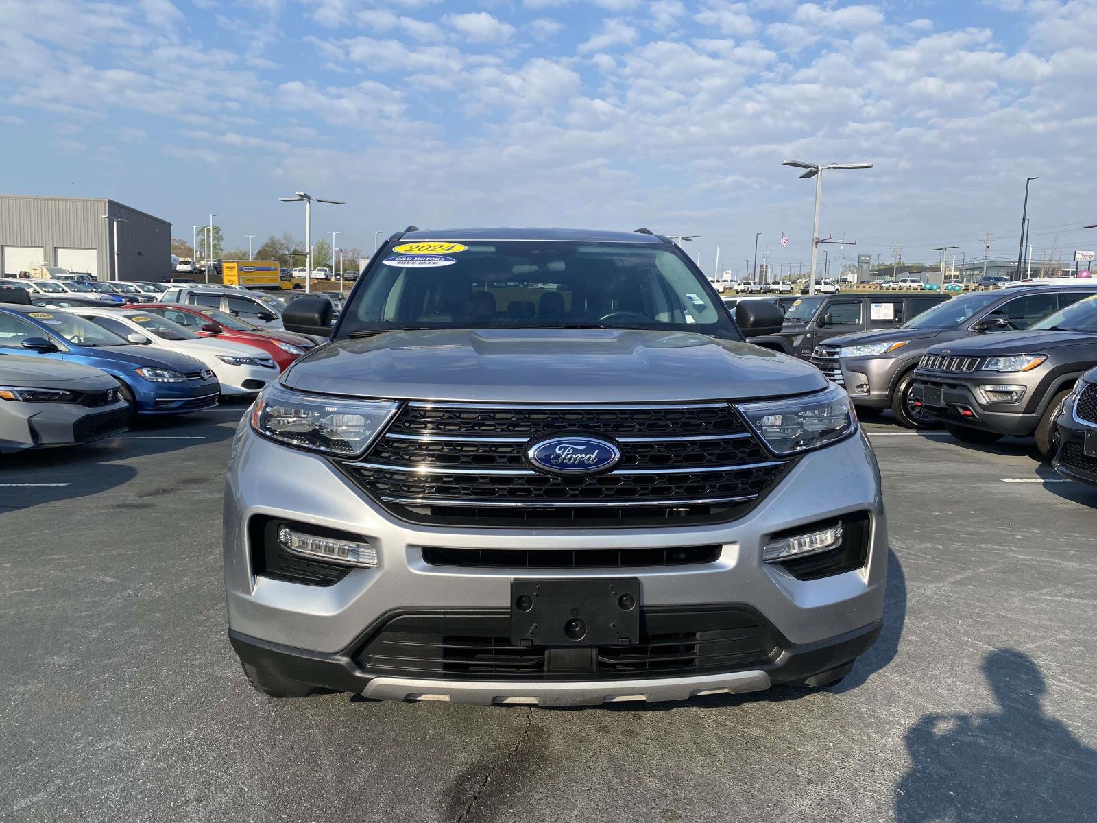 Certified 2024 Ford Explorer XLT w/ Equipment Group 202A RWD image 2