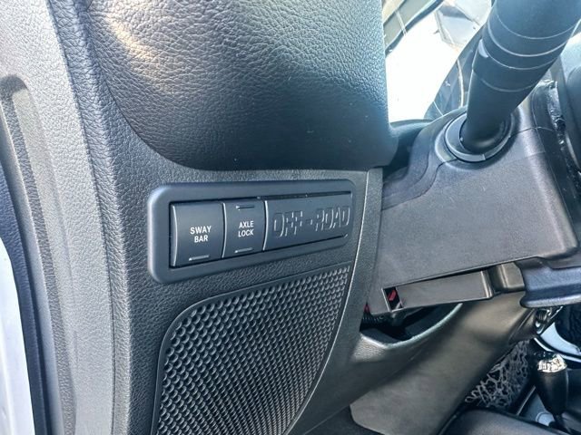 Used 2015 Jeep Wrangler Unlimited Rubicon image 15