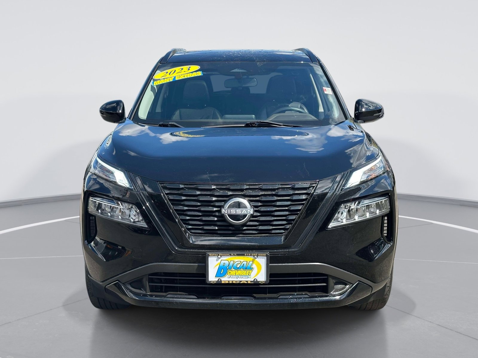 Used 2023 Nissan Rogue SV w/ SV Premium Package AWD/4WD image 2