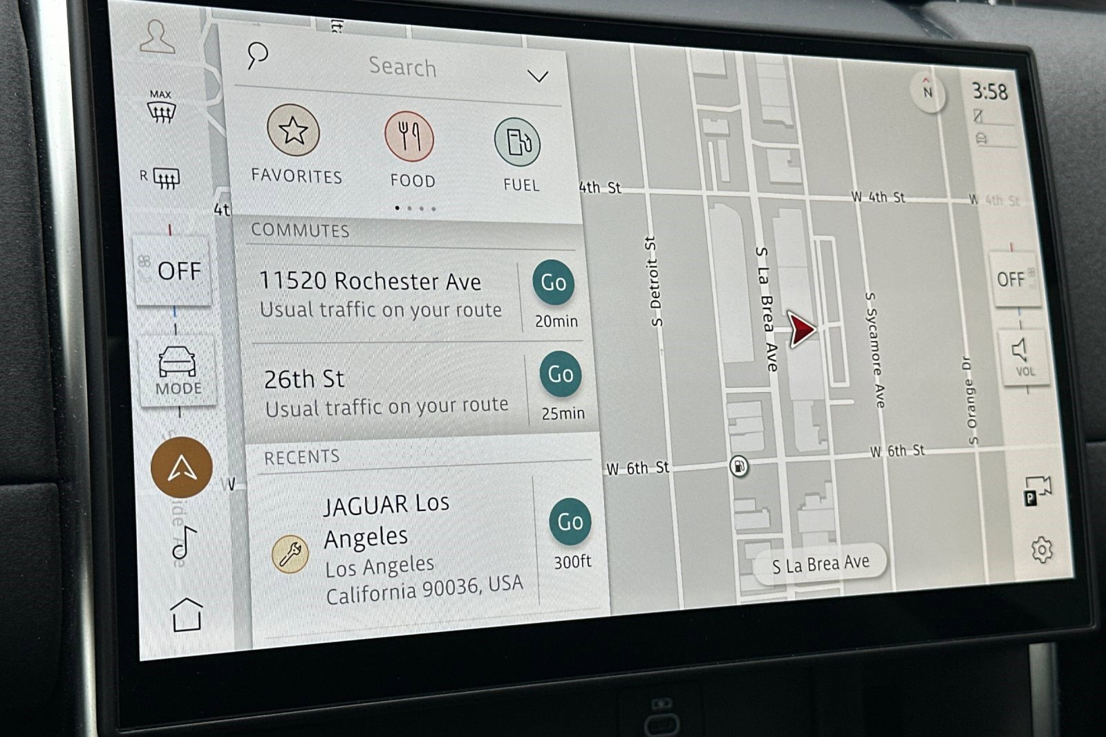 Used 2025 Land Rover Discovery Sport S image 21