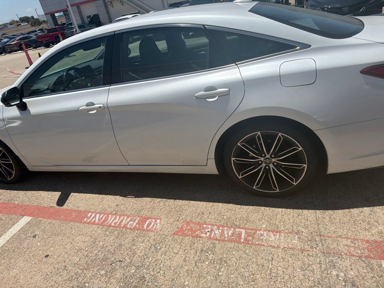 Used 2019 Toyota Avalon Touring FWD image 6