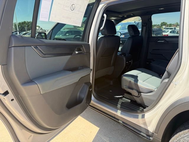 New 2026 GMC Acadia AT4 w/ Luxury Package AWD/4WD image 36