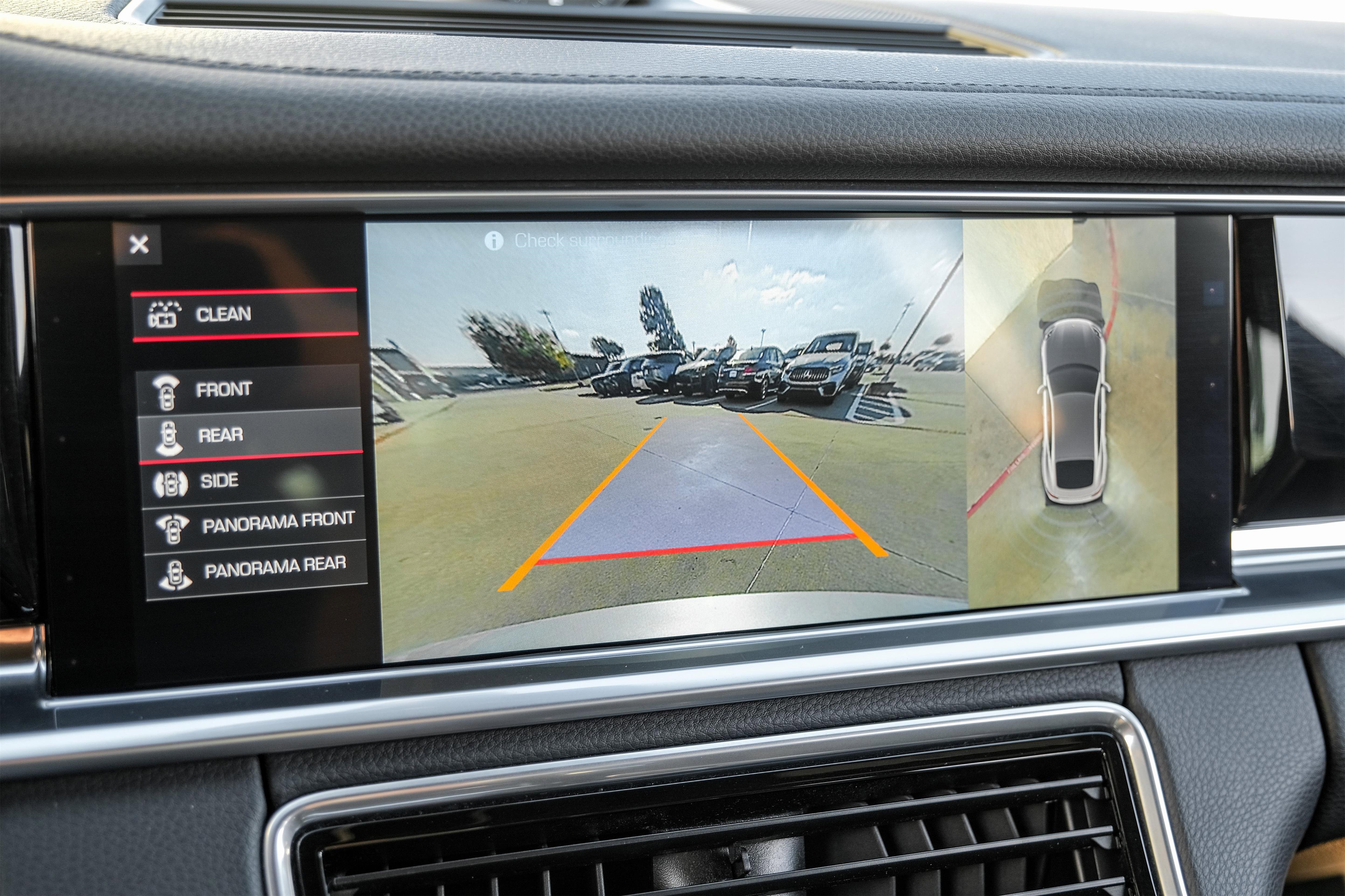 Used 2018 Porsche Panamera image 20