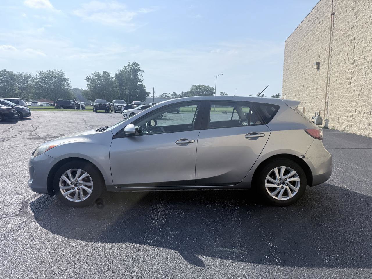 Used 2013 MAZDA MAZDA3 i Grand Touring FWD image 2