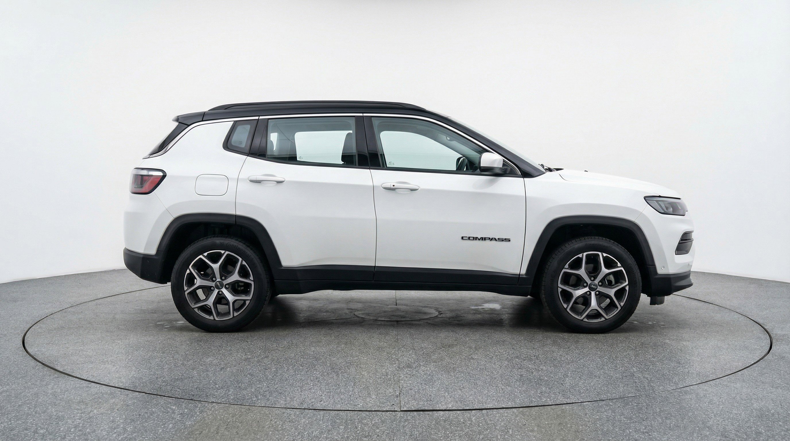 Used 2025 Jeep Compass Limited image 11