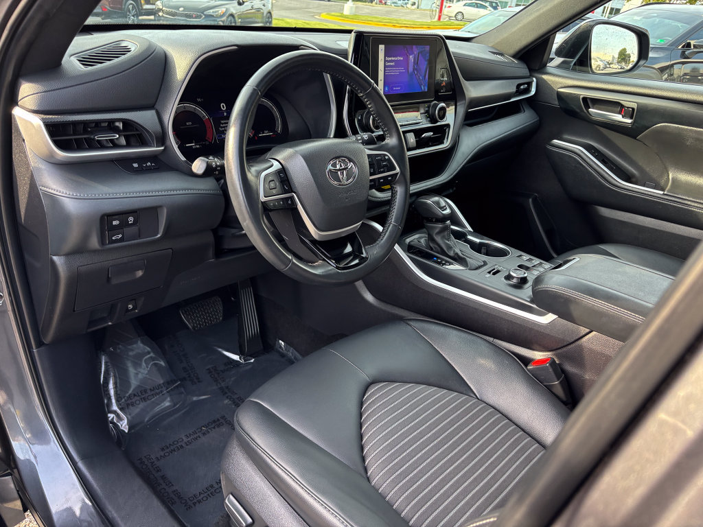 Certified 2025 Toyota Highlander XSE AWD/4WD image 17