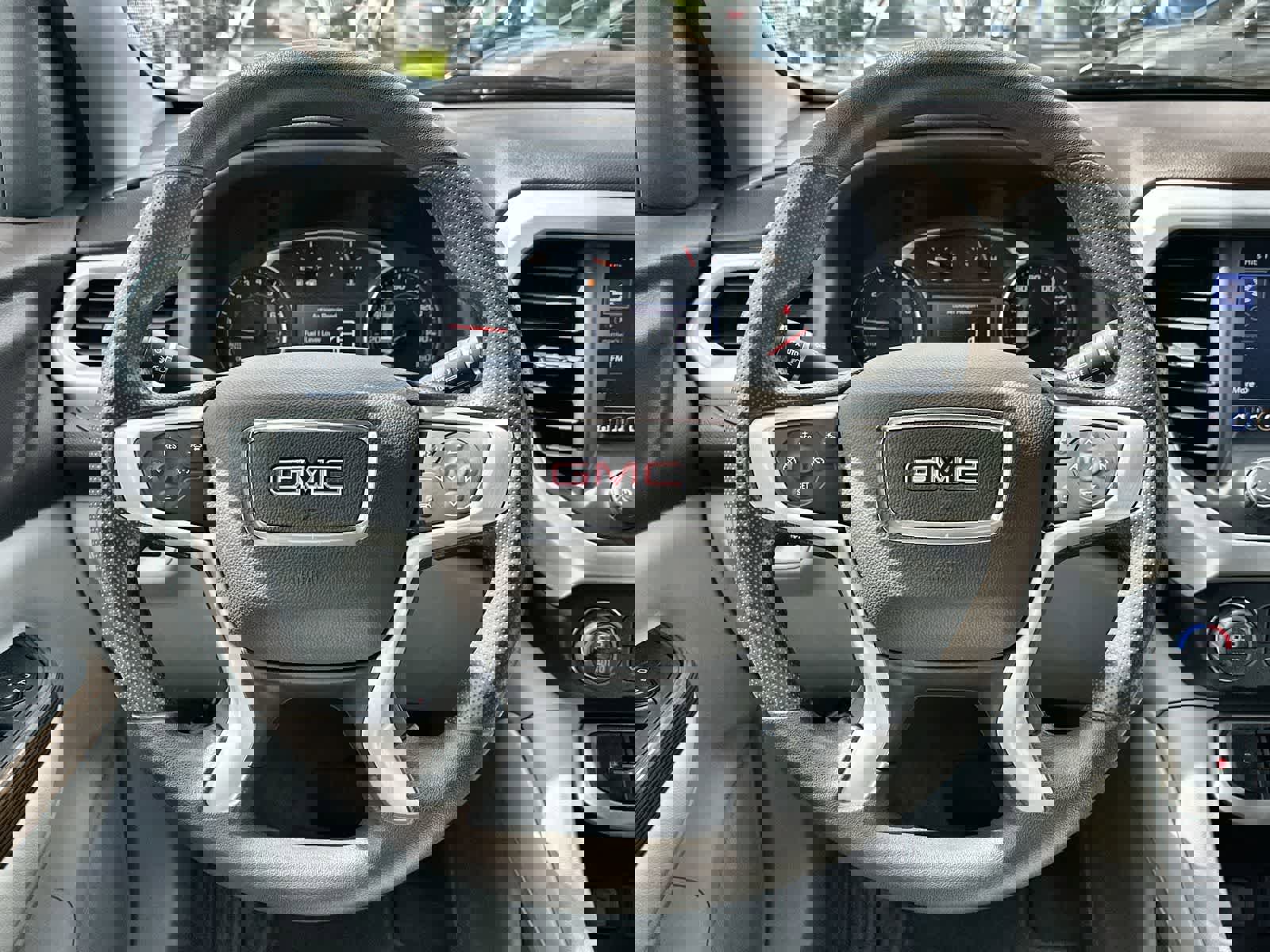 Used 2023 GMC Acadia SLE image 21