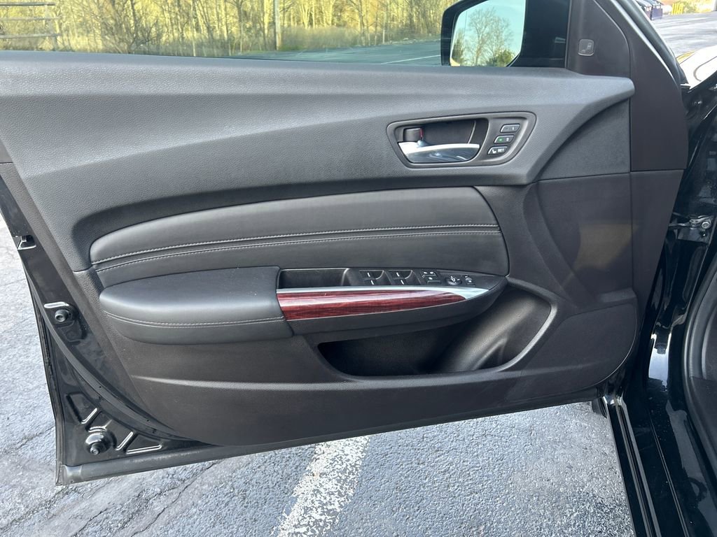 Used 2016 Acura TLX w/ Technology Package image 18