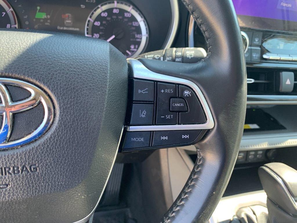 Used 2023 Toyota Highlander XLE FWD image 31