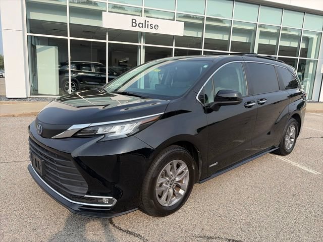 Used 2021 Toyota Sienna XLE w/ XLE Plus Package AWD/4WD image 3