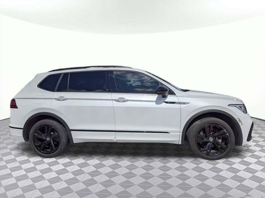 Used 2023 Volkswagen Tiguan SE R-Line FWD image 2